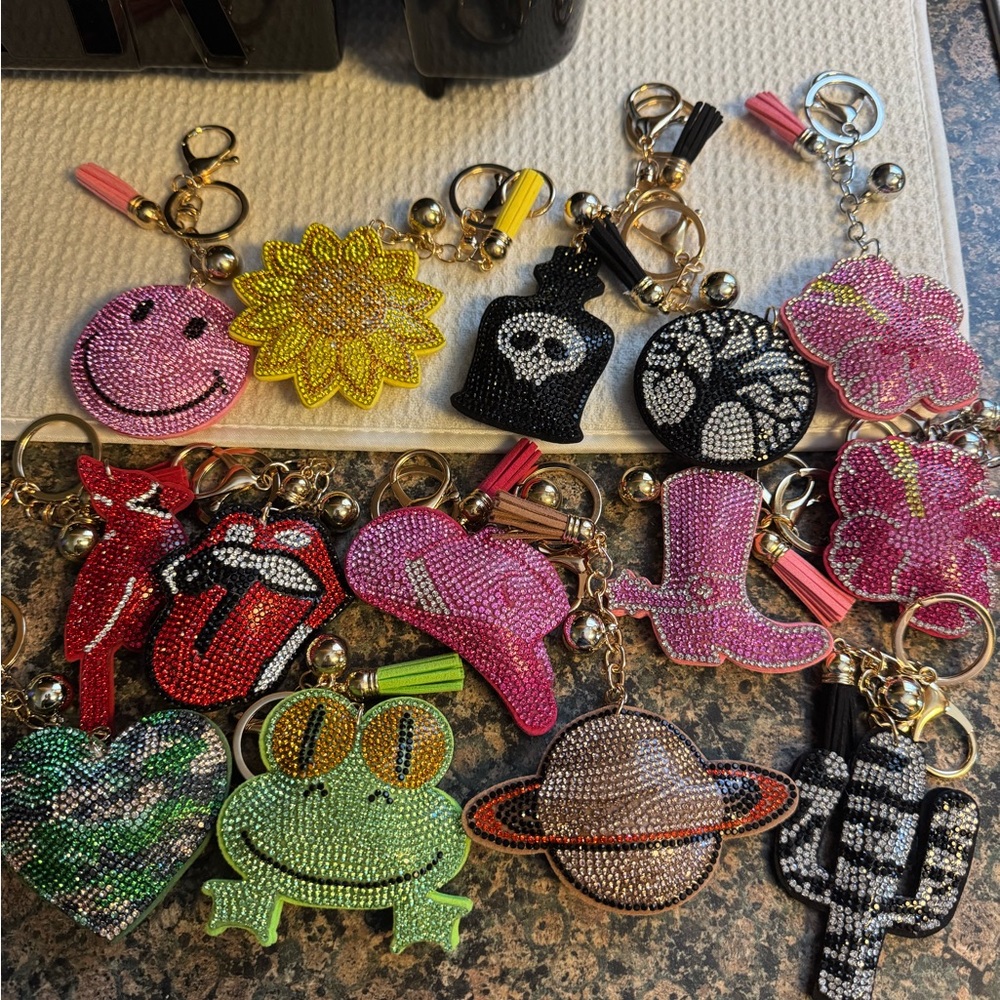 Gold blush phone chains and charms - Picture 3 of 3